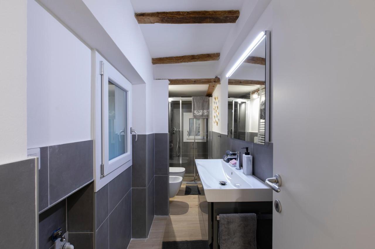 Luxury Suite In The Center I Private Patio & Kitchen Болонья Экстерьер фото